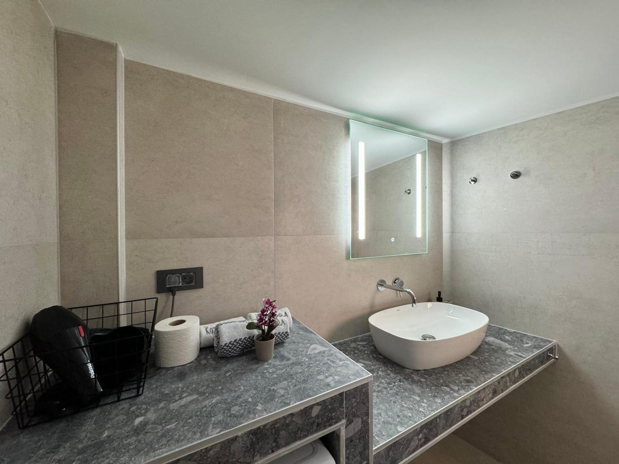 Spacious Apartment Near Monastiraki By Kozy Koala Athens Luaran gambar