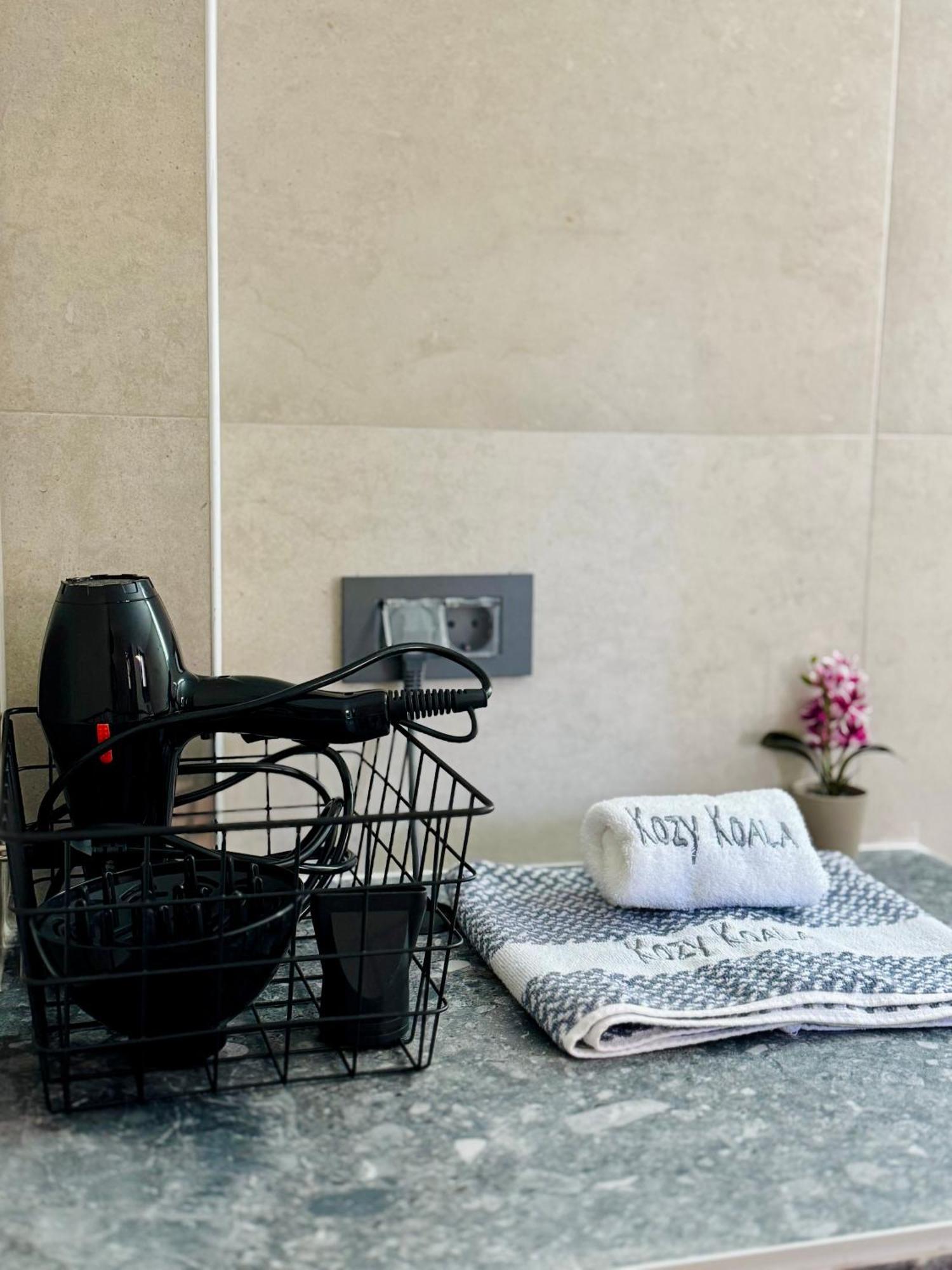 Spacious Apartment Near Monastiraki By Kozy Koala Athens Luaran gambar